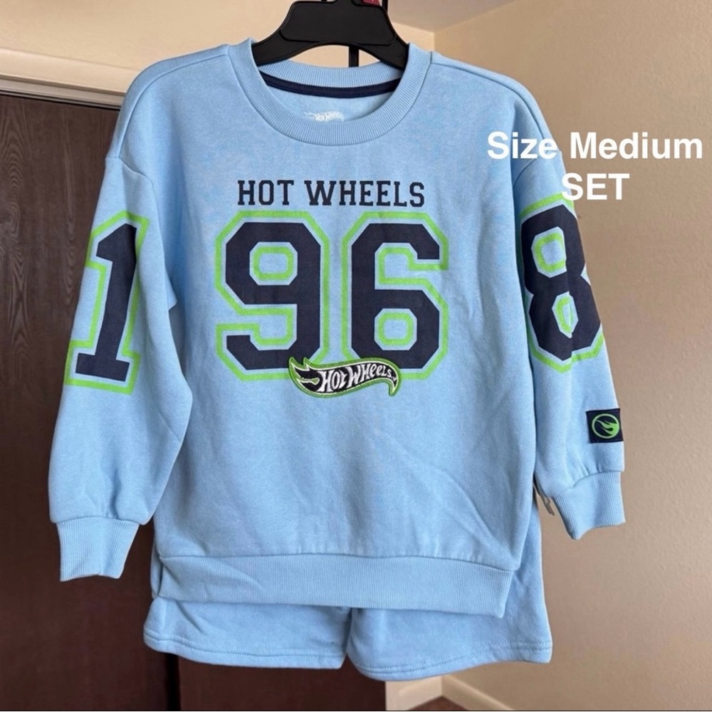 Hot Wheels Boys Long Sleeve Graphic Crewneck Sweatshirt with Matching Short,M
